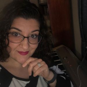 Meet your Posher, Carla